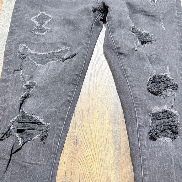 Young money distressed ripped skinny jeans 28x32 american eagle collaboration - Picture 4 of 8